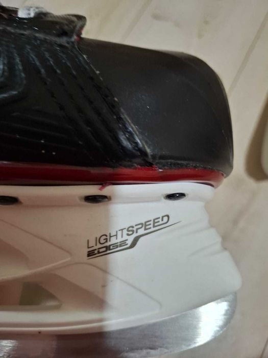 Продам профессиольные  коньки