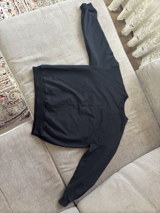 Женская свитер чёрный