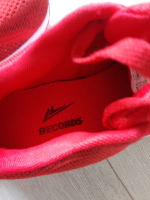 Мужские кроссовки 42 размера