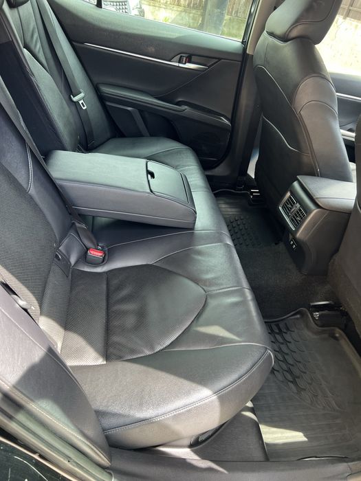 Vând Toyota Camry, anul 2022.