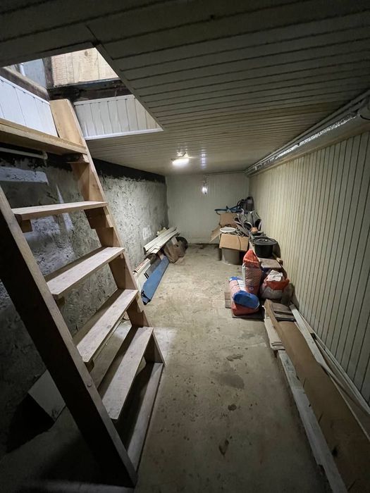 Уй сотилади жуда 10- мкр. Да