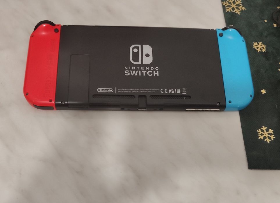Nintendo switch 1 și jocuri mk11 mario cart deluxe și fifa23 (cluj)
