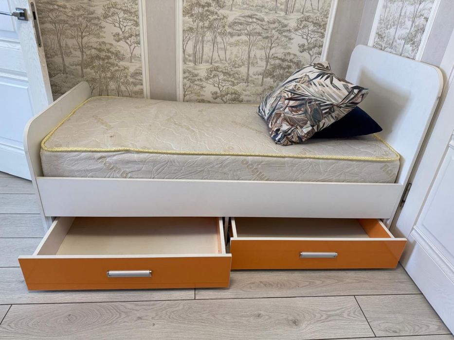 Срочно продам детский диван