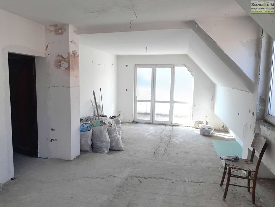 Тристаен апартамент до трето и четвърто училище, гр.Монтана