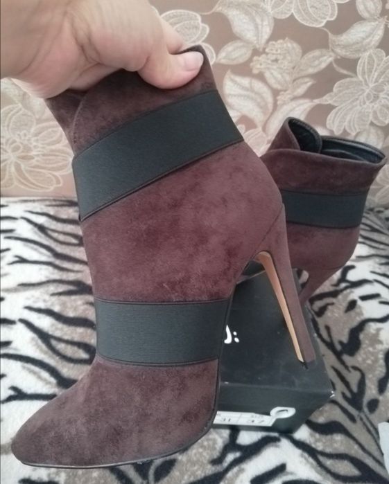 Продам ботинки новые 37 размер