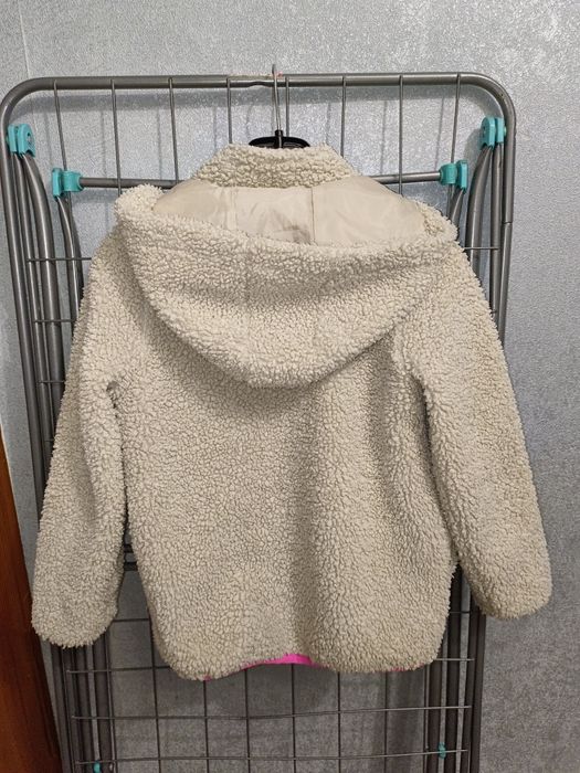 Продам куртку на девочку