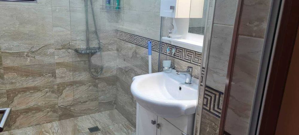 Продава се Тристаен апартамент в Пловдив, Остромила - 110 кв.м за 1864 €/кв.м - Снимка #7