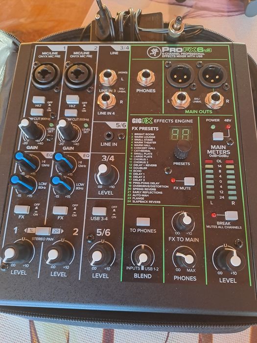 Boxa activa MAC MAH și mixer pasiv Mackie; microfoane wireless behringer
