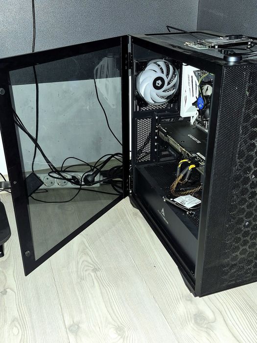 PC Desktop RTX 2070 Super, Cpu i7 6700, Z270, SSD 500 GB, carcasa ARGB