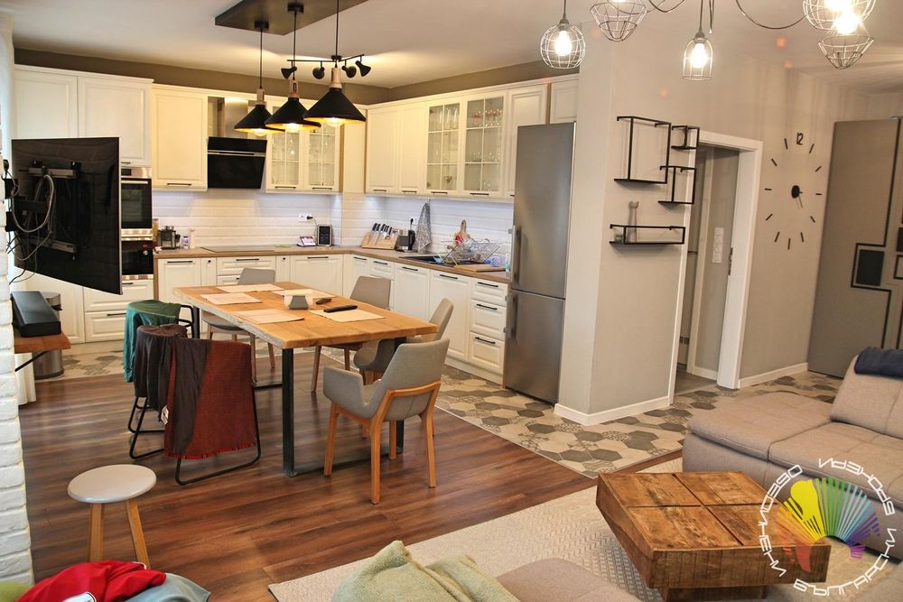 Дава се под наем Тристаен апартамент в Бургас, Център - 124 кв.м за 1122 € - Снимка #3