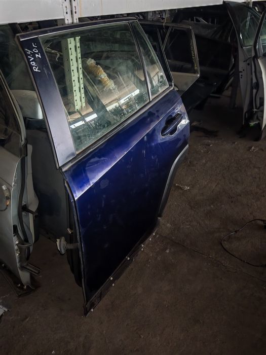 Задна лява врата за тойота рав4 20г