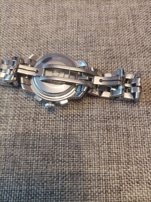 Продавам швейцарски автоматичен хронограф Baume & Mercier