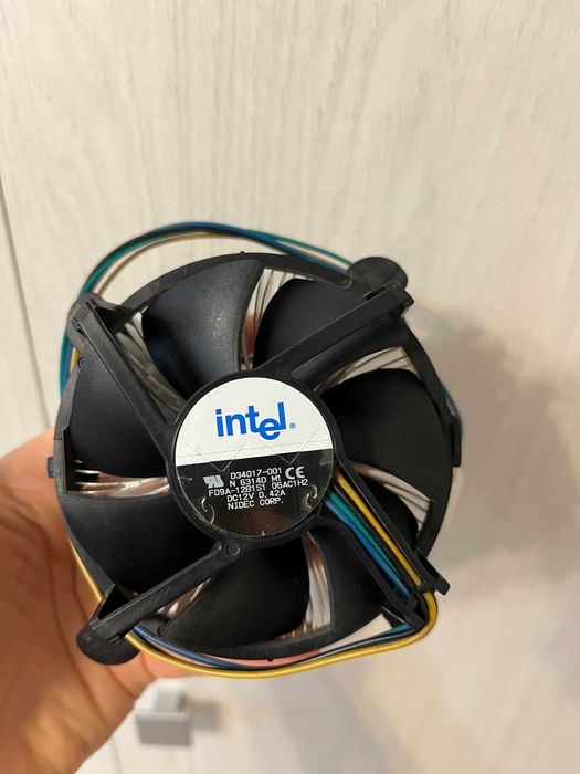 Кулер для процессора Intel (оригинал)