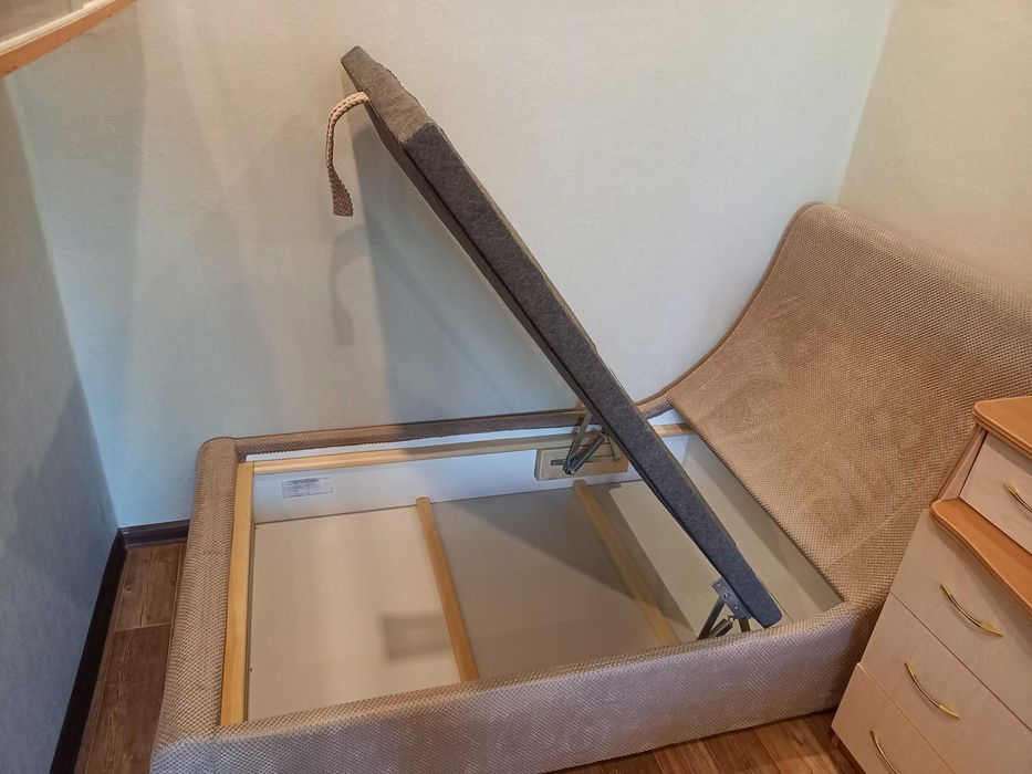 Продается Диван (новый)