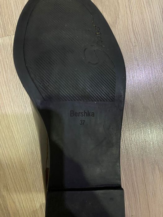 Лоферы Bershka лакированные