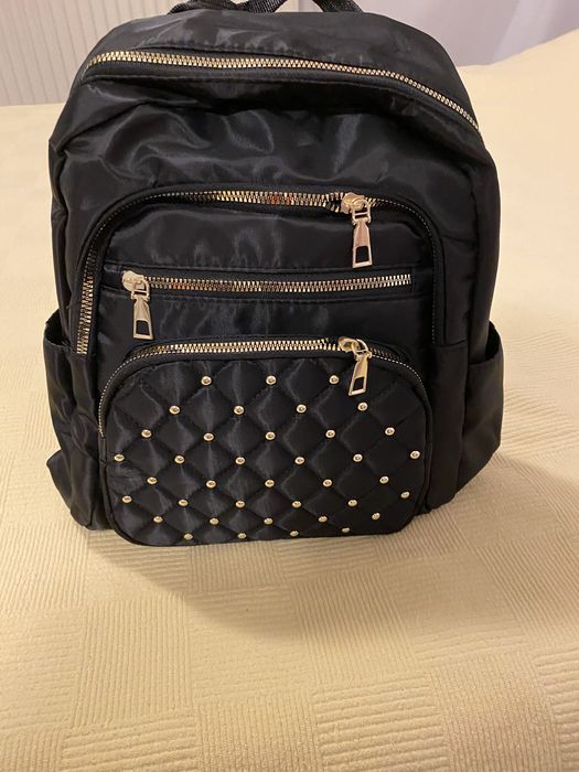 Rucksack dama , negru, nou, fermoare aurii