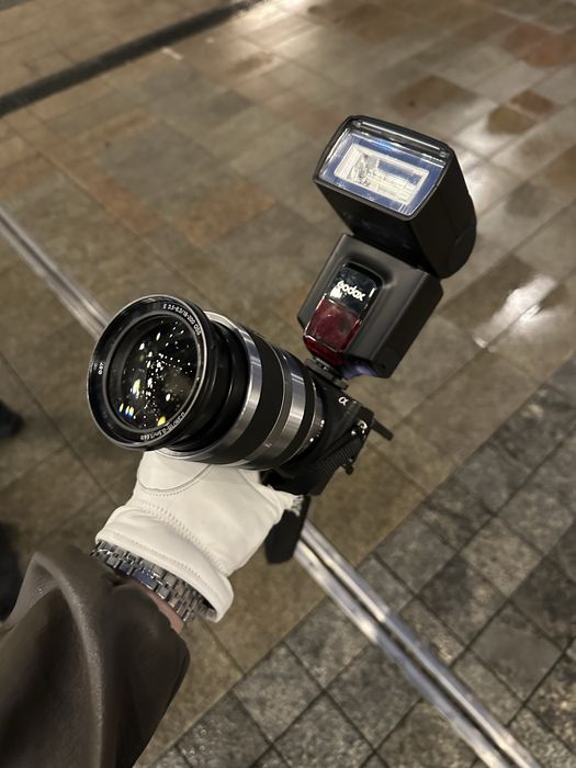 sony a6400 + kit 16-50 + обьектив 18-200 + вспышка godox