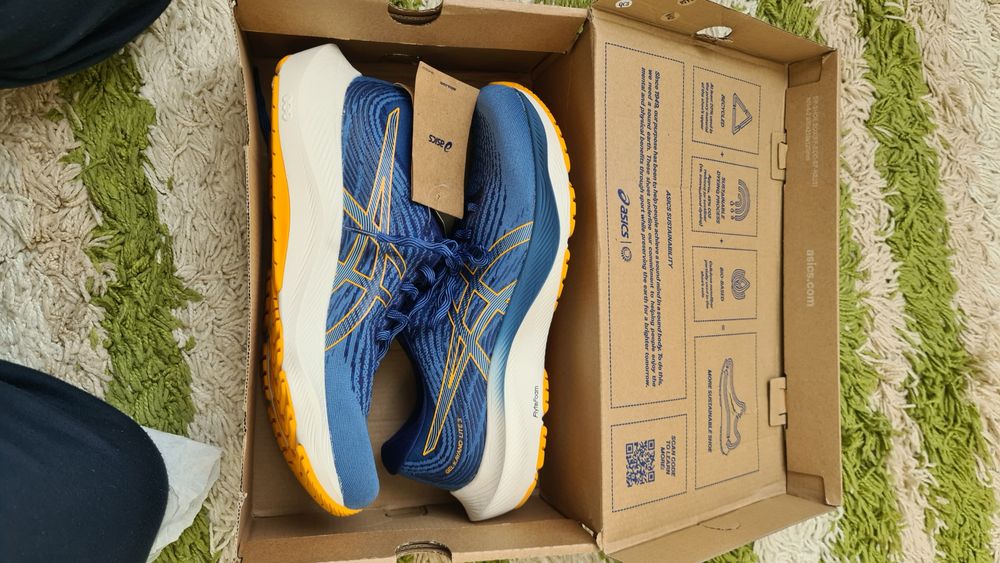 Продам кроссовки