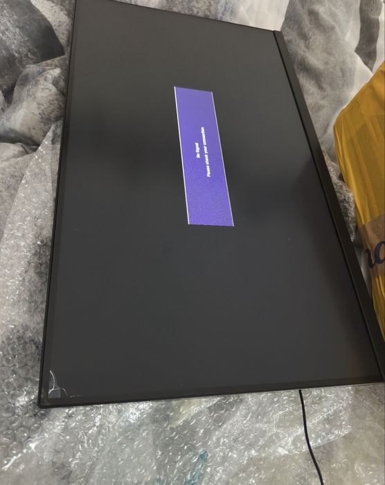 Monitor LG UltraGear 27GQ50F-B 165Hz cu crapatura in colt