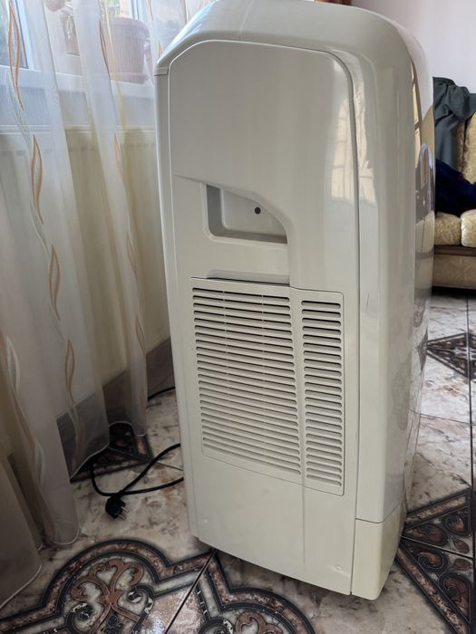 Aparat aer conditionat portabil Delonghi PAC WE110ECO, 11000 BTU, putin folosit, stare foarte buna