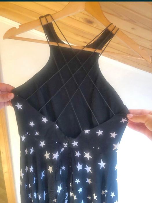 Разкошна Парти рокля на звезди с гол гръб