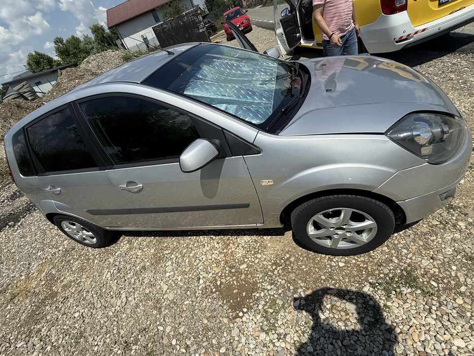 Ford fiesta gri