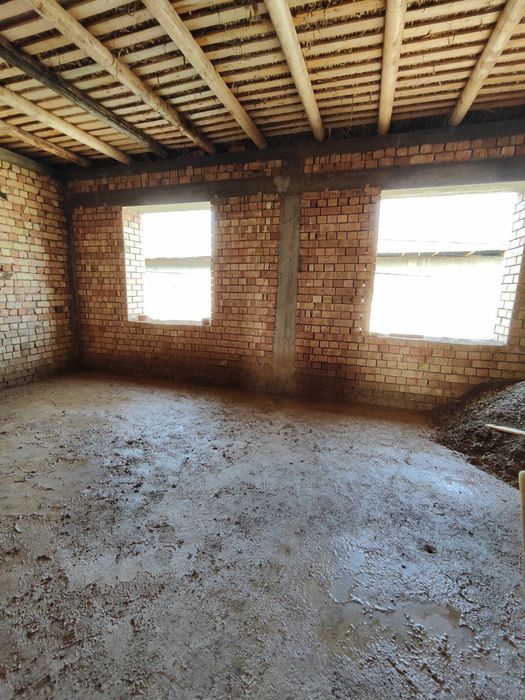 Xasanboy sotiladi 2.2 sotux Yengi qurilgan bitrib beriladi