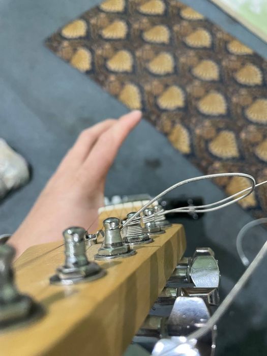 Elektro gitara sotiladi