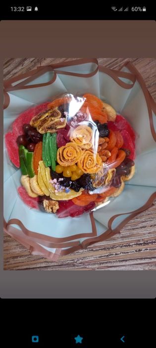 Букеты,  клубника в шоколаде