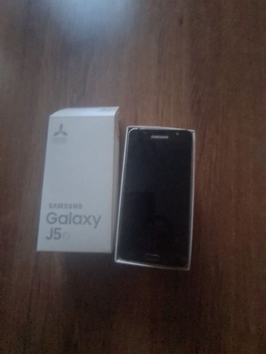 Продам телефон Galaxy j5