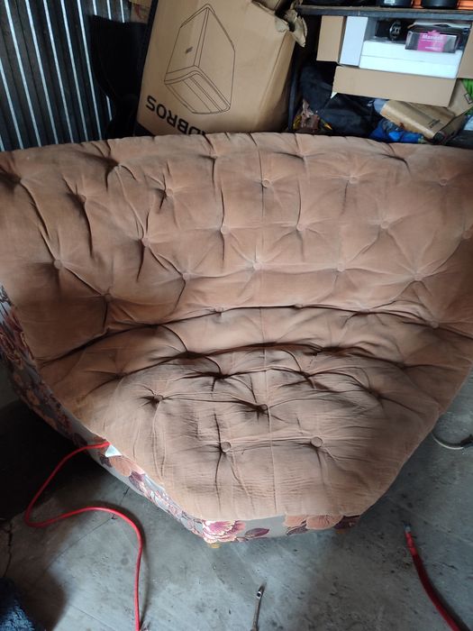 Продам диван угловой срочно