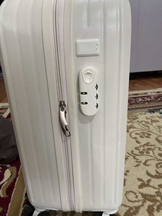 Продается чемодан новый