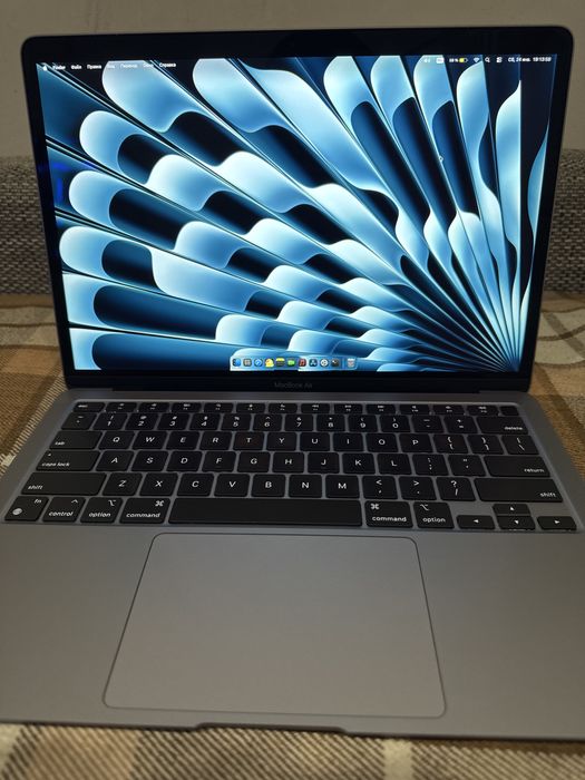 Продается Macbook Air 13