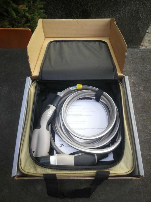 кабел за зареждане на автомобил Тип 2 към Тип 1, най-висок клас.