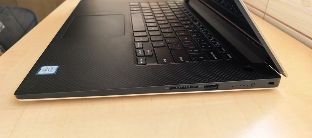 Dell Precision 5540_i9 9880H_32GB DDR4_Quadro T2000_512GB_Touch 4K_NOU