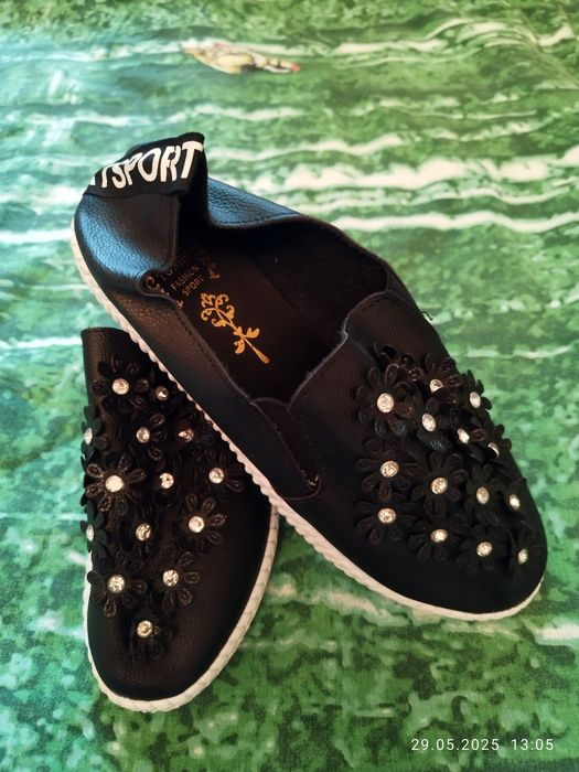 Слипоны черные женские