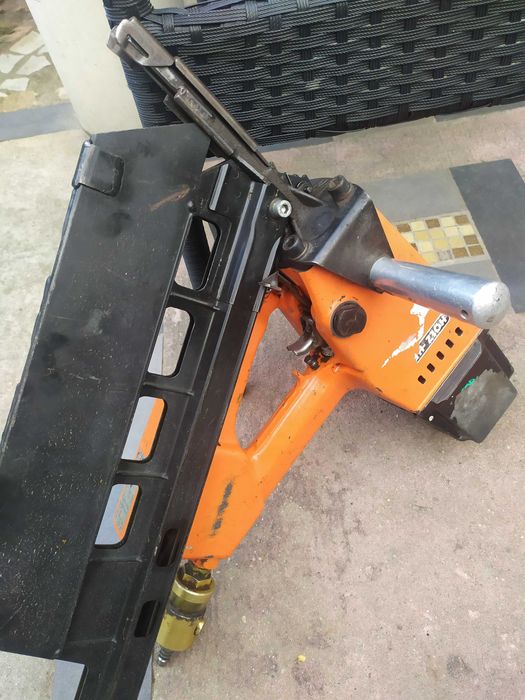 Пневматичен такер за пирони до 160 мм . Reich Holz-her