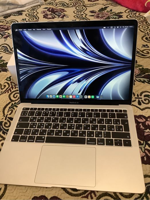 Продам macbook air 2019