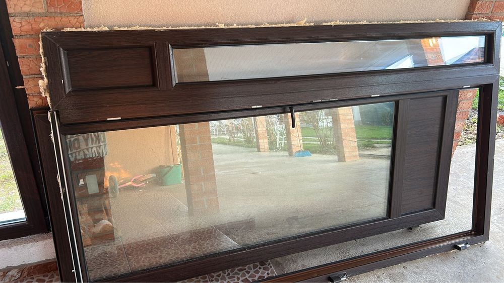 Usa de termopan maro aproape ca noua