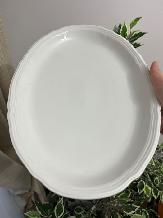 Platou oval alb cu model