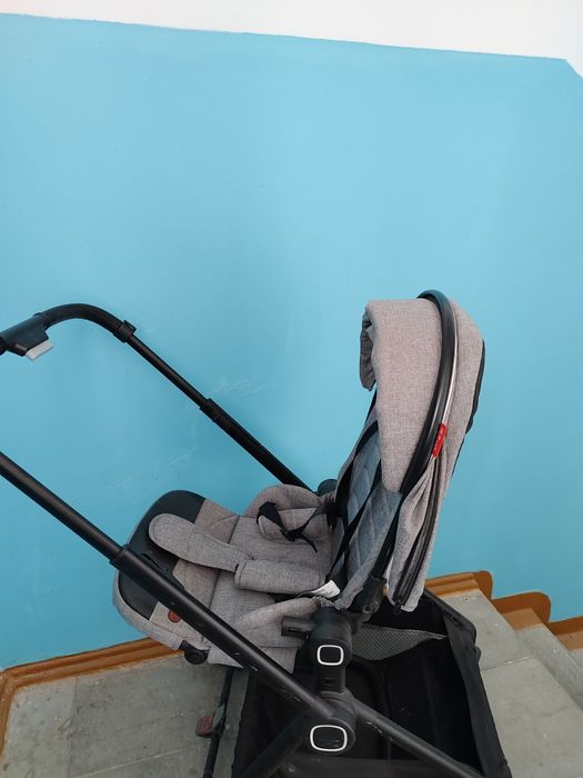 Продам коляску с подарком