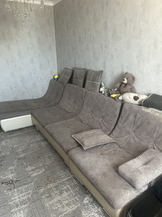 Продаю диван угловой