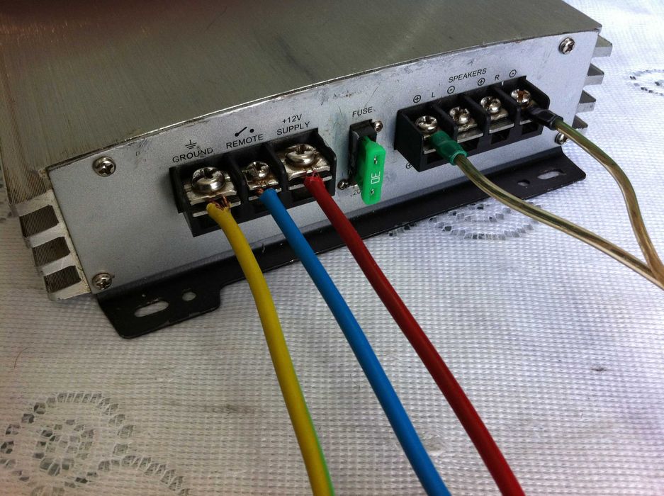 Amplificator Terminator max500W /Blaupunkt max400W/Sig.ANL 100A statie