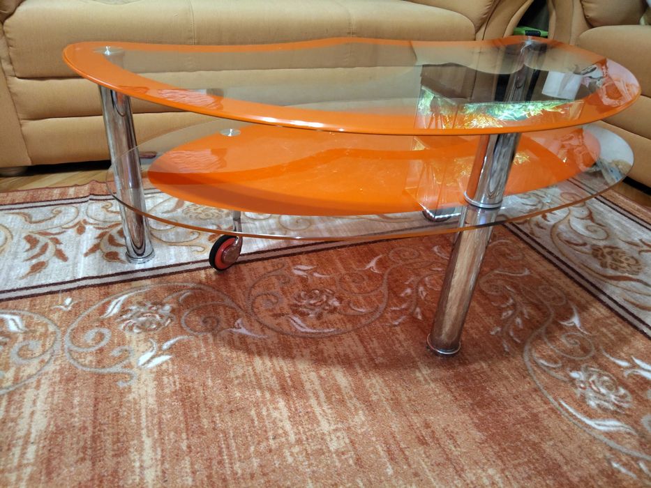 Канапета (двойка и тройка) и холна маса