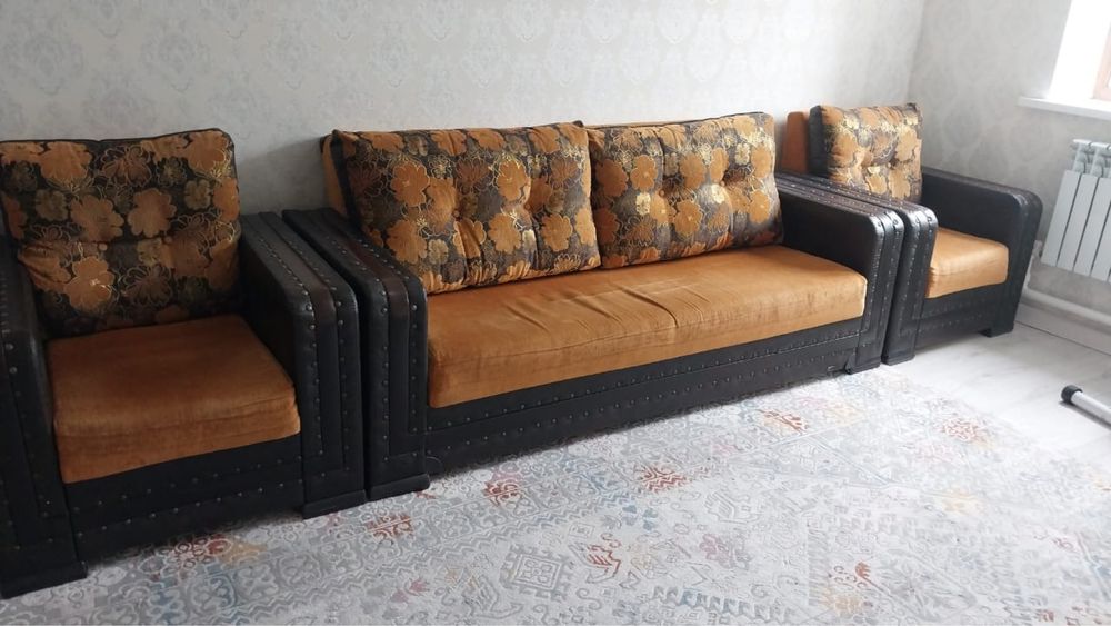 Диван с креслом,в хорошем состоянии