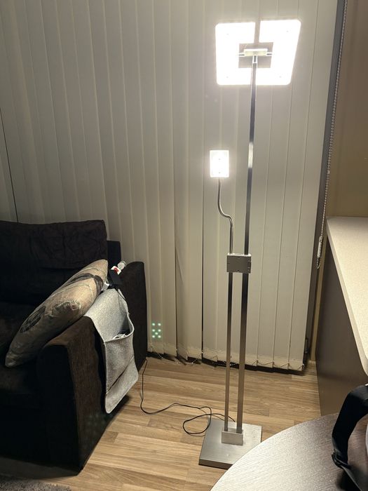 Настолна лампа (въртящи глави)