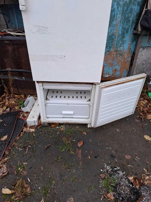 Продам холодильник Снайге