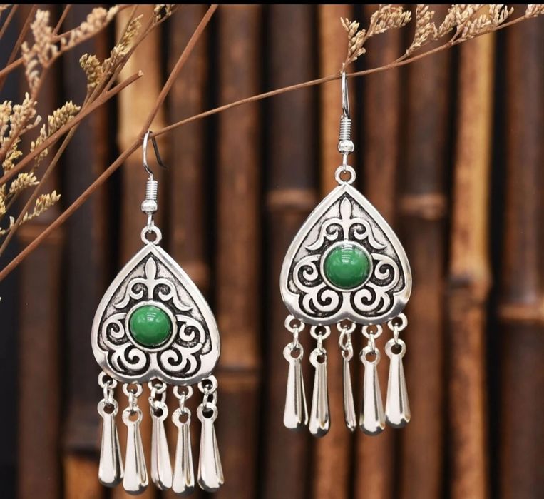 Ноцинальная украшения комплект