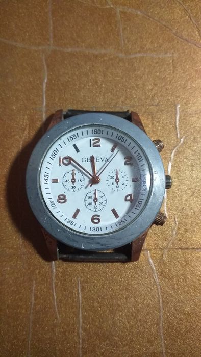 Часы разные пластик