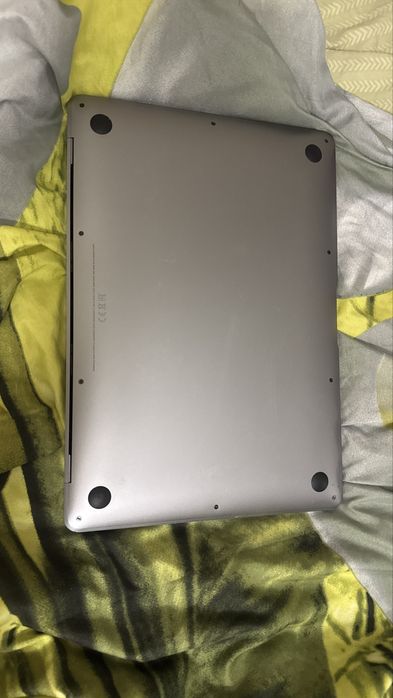 Продам macBook air 2020